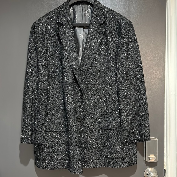 Lansky’s Elvis suit coat in perfect condition.